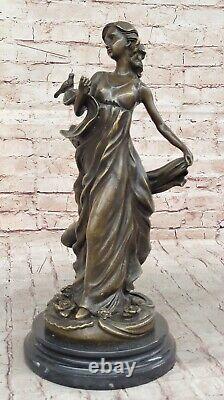 Statue En Bronze Art Nouveau De Femme Élégante Tenant Un Oiseau Pour La Cheminée