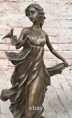 Statue En Bronze Art Nouveau De Femme Élégante Tenant Un Oiseau Pour La Cheminée