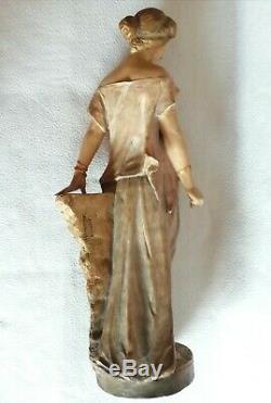 Statue GOLDSCHEIDER terre cuite Femme Art-Nouveau 1900 / 1920 signé GAMBEAUCHE