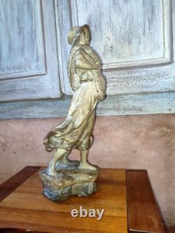 Statue en terre cuite patinée Signé Lenoir Femme peche filet Art Nouveau C. 1900