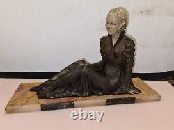 Statue femme en régule sur socle en marbre style art déco