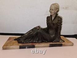 Statue femme en régule sur socle en marbre style art déco