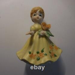 Statue figurine femme dame fleur printemps vintage céramique porcelaine N6615