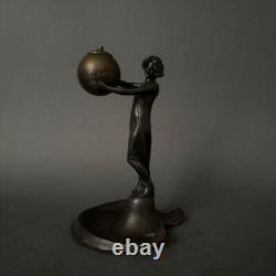 Statuette 1900 Art Nouveau en étain ou régule femme portant une boule M3433