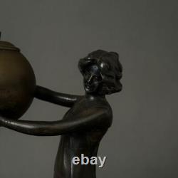 Statuette 1900 Art Nouveau en étain ou régule femme portant une boule M3433