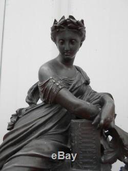 Statuette Femme Assise Epoque Art Nouveau En Regule
