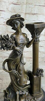 Style Art Nouveau Fonte Beau Anglais Femme avec Fleurs Bronze Musée de Qualité