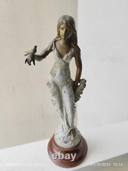 Superbe Sculpture Art Nouveau Femme Et Oiseau Métal Patiné Guillemin