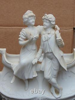 Superbe ancien grand vase art nouveaux RARE BISCUIT homme femme tres fin detail