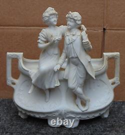 Superbe ancien grand vase art nouveaux RARE BISCUIT homme femme tres fin detail