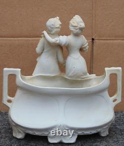 Superbe ancien grand vase art nouveaux RARE BISCUIT homme femme tres fin detail