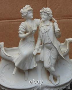 Superbe ancien grand vase art nouveaux RARE BISCUIT homme femme tres fin detail