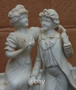Superbe ancien grand vase art nouveaux RARE BISCUIT homme femme tres fin detail