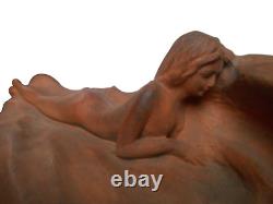 Terre cuite. Vide poche. Art Nouveau. Sculpture. Femme nue. Signée. Cachet