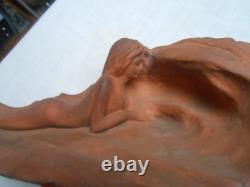 Terre cuite. Vide poche. Art Nouveau. Sculpture. Femme nue. Signée. Cachet