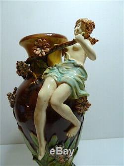 Vase en céramique Barbotine Art nouveau Femmes et Fleurs 1900