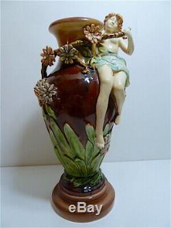 Vase en céramique Barbotine Art nouveau Femmes et Fleurs 1900