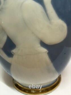 Vase en porcelaine de Limoges art nouveau Femme à la cymbale signé TOM TBE