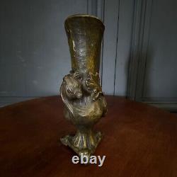 Vase pichet Art Nouveau en régule profil de femme par E. Grego L8700