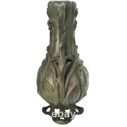 Vase sculpté art nouveau visages de femmes et fleurs en métal ou régule