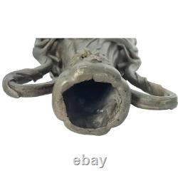 Vase sculpté art nouveau visages de femmes et fleurs en métal ou régule
