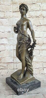 Vintage Style Art Nouveau Bronze Sculpture Femme'Holding' Fleur Signée A. Nu