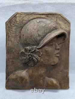 Visage de femme art nouveau terre cuite bas-relief signé FB